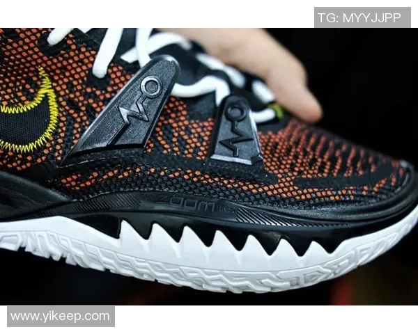 欧文新鞋发布会踩踏耐克Logo引发热议艺术与品牌的界限何在